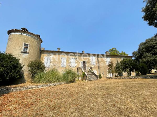 Château à restaurer à 10 mn d'Auch, 500 m2 sur 27ha de terres