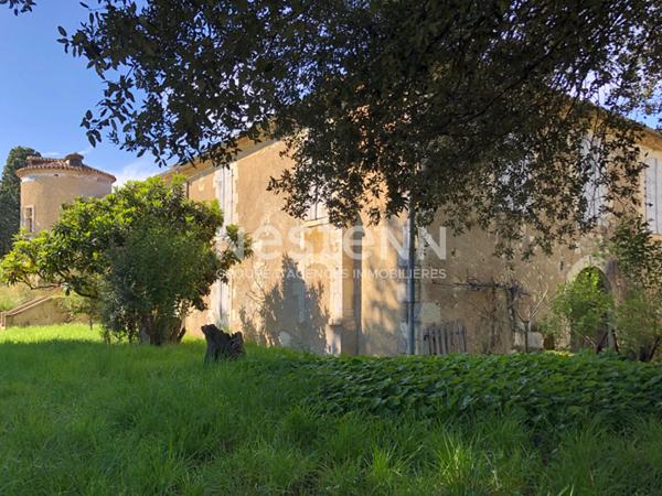 Château à restaurer à 10 mn d'Auch, 500 m2 sur 27ha de terres