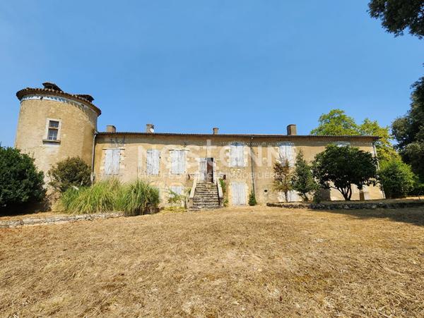 Château à restaurer à 10 mn d'Auch, 500 m2 sur 27ha de terres