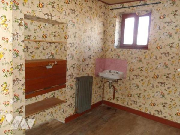 BOUSSAC (23) CREUSE, A vendre dans une rue très calme du quartier historique de la ville cette ...