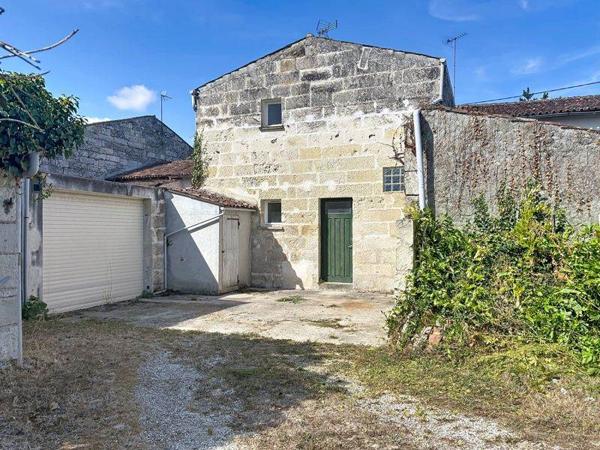 Immeuble 199 716 € Saintes 171 m² DPE