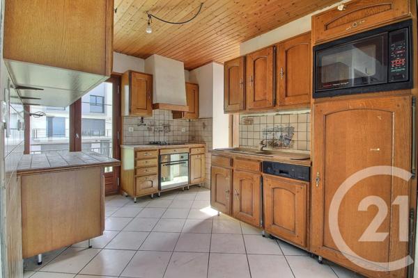 Maison à vendre  7 pièces - 124,73 m 2   LUGRIN  - 74