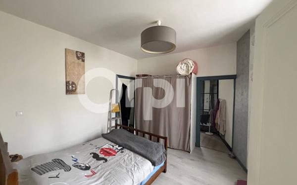 Immeuble à vendre    4 pièces • 182,62 m2 Vayres