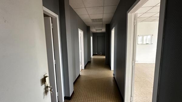 Locaux d'activité de 1 145 m2 à vendre sur une parcelle de 3 765 m2, zone d'activités de Nogent Sur Oise