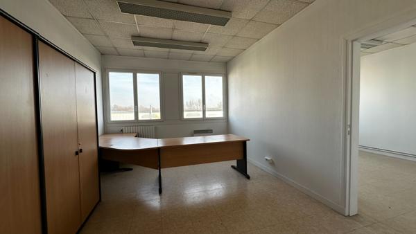 Locaux d'activité de 1 145 m2 à vendre sur une parcelle de 3 765 m2, zone d'activités de Nogent Sur Oise