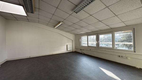 Locaux d'activité de 1 145 m2 à vendre sur une parcelle de 3 765 m2, zone d'activités de Nogent Sur Oise