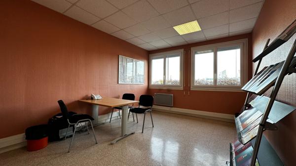 Locaux d'activité de 1 145 m2 à vendre sur une parcelle de 3 765 m2, zone d'activités de Nogent Sur Oise