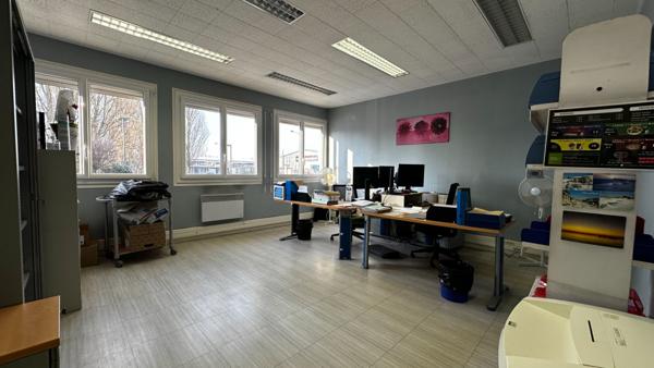 Locaux d'activité de 1 145 m2 à vendre sur une parcelle de 3 765 m2, zone d'activités de Nogent Sur Oise