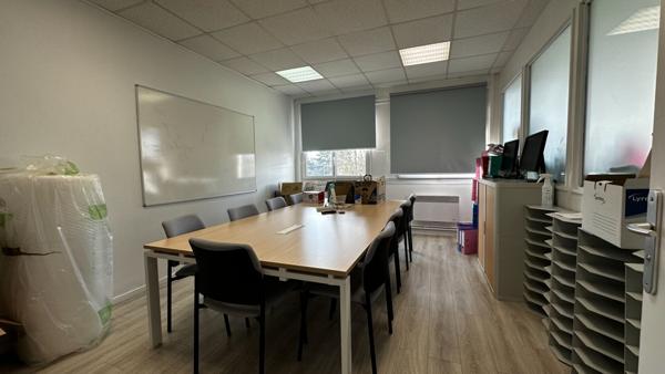 Locaux d'activité de 1 145 m2 à vendre sur une parcelle de 3 765 m2, zone d'activités de Nogent Sur Oise