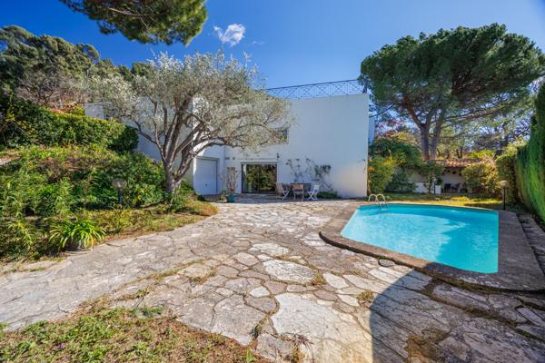 Marseille 13009 Le Cabot Villa d'Architecte / jardin / piscine