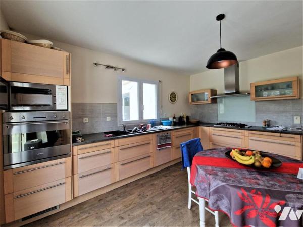 PORNIC, en lieu-dit proche lycée, grande maison de famille bien exposée