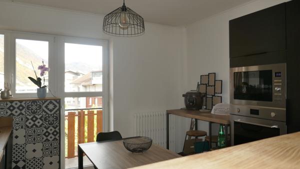 FAVERGES. APPARTEMENT 3 PIECES AVEC CAVE