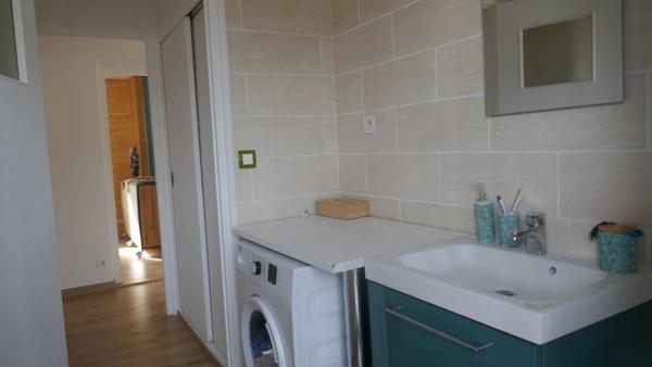 FAVERGES. APPARTEMENT 3 PIECES AVEC CAVE