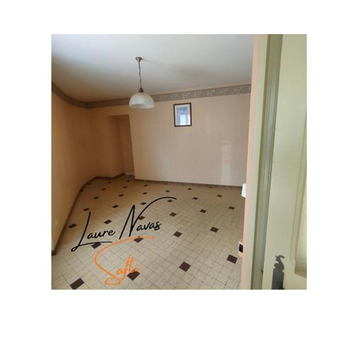 Tombez sous le charme de cette grande propriété avec sa petite maison annexe, parfaite pour un gîte, cuisine d'été, atelier ou espace invité.