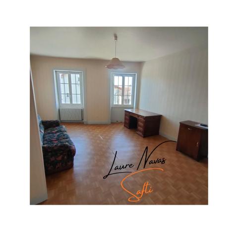 Tombez sous le charme de cette grande propriété avec sa petite maison annexe, parfaite pour un gîte, cuisine d'été, atelier ou espace invité.