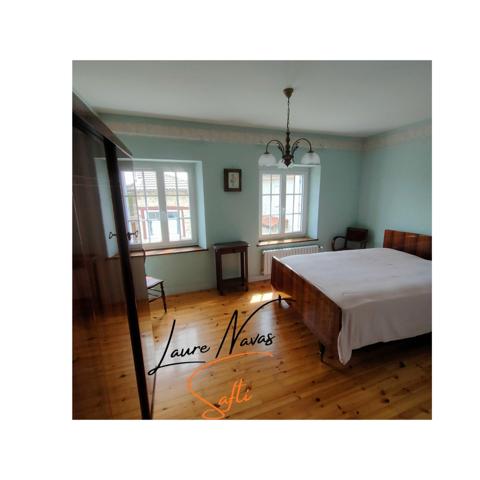 Tombez sous le charme de cette grande propriété avec sa petite maison annexe, parfaite pour un gîte, cuisine d'été, atelier ou espace invité.
