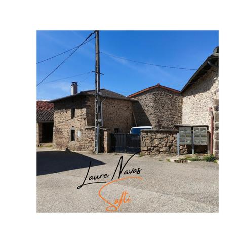 Tombez sous le charme de cette grande propriété avec sa petite maison annexe, parfaite pour un gîte, cuisine d'été, atelier ou espace invité.