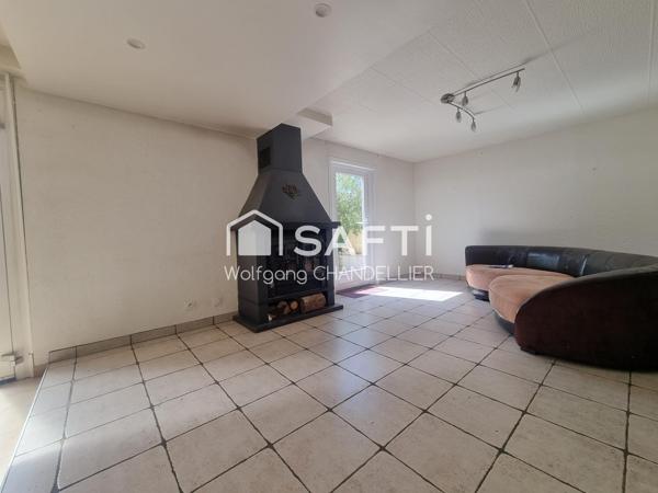 Maison avec panneaux solaire, piscine et garage!