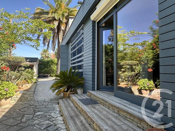Maison à vendre  3 pièces - 145 m 2   ST CYR SUR MER  - 83