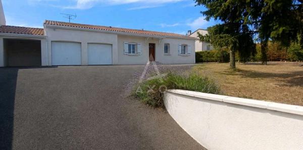 Maison de plain-pied avec jardin arboré – Magnac-sur-Touvre