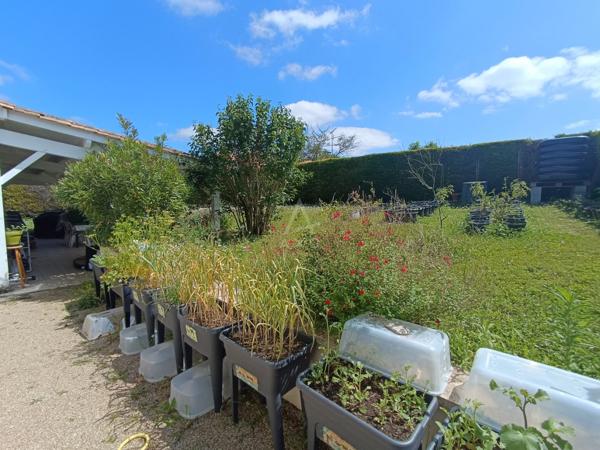 Maison de plain-pied avec jardin arboré – Magnac-sur-Touvre