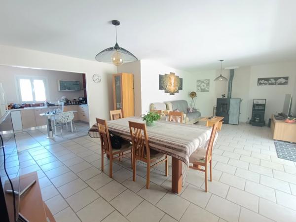 Maison de plain-pied avec jardin arboré – Magnac-sur-Touvre