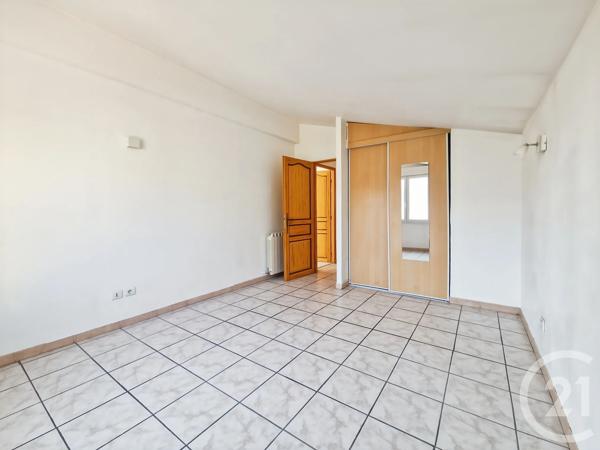 Maison à vendre  4 pièces - 119 m 2   MARSEILLE  - 13010