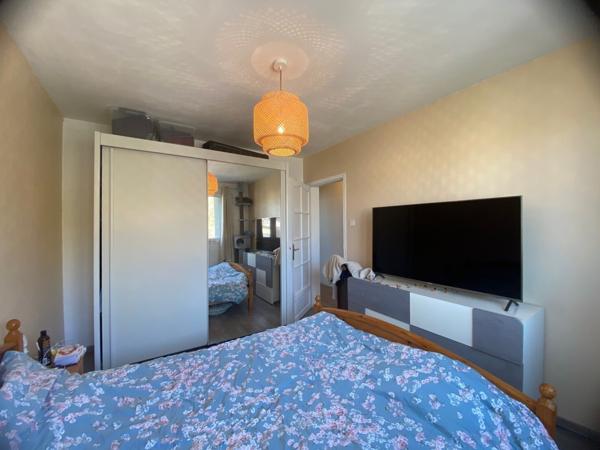 Essey Appartement rénové de 88m2 avec balcon, garage et caves. 159K€