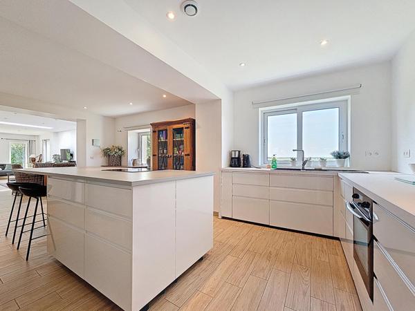 Maison 7 pièces 200m², double garage sur 3400m² de terrain