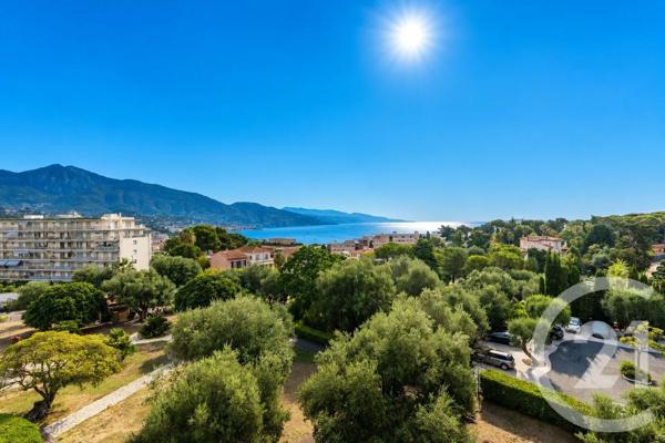 Appartement F4 à vendre  4 pièces - 126,70 m 2   ROQUEBRUNE CAP MARTIN  - 06