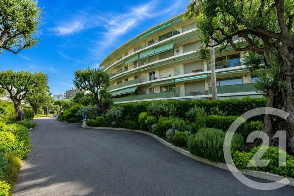 Appartement F4 à vendre  4 pièces - 126,70 m 2   ROQUEBRUNE CAP MARTIN  - 06