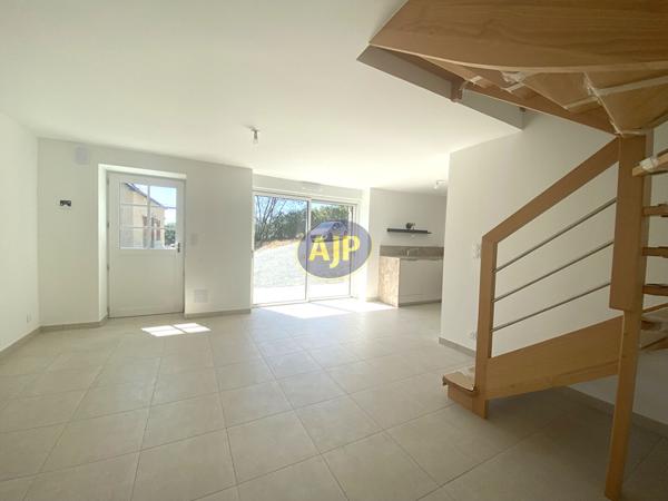 Maison à louer Guemene Penfao : 3 pièces, 49m² avec 2 chambre(s) à 800€ - AJP By Marie