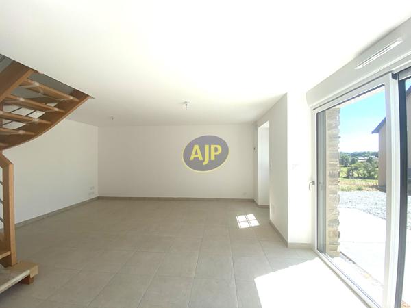 Maison à louer Guemene Penfao : 3 pièces, 49m² avec 2 chambre(s) à 800€ - AJP By Marie