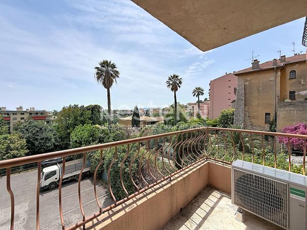 Exclusivité, Appartement Grasse 3 pièce(s) 2 chambres, 58 m2, terrasse et deux balcons, Vue dégagée