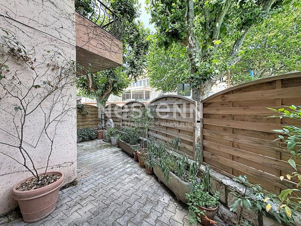 Exclusivité, Appartement Grasse 3 pièce(s) 2 chambres, 58 m2, terrasse et deux balcons, Vue dégagée