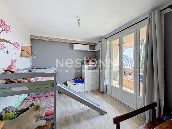 Exclusivité, Appartement Grasse 3 pièce(s) 2 chambres, 58 m2, terrasse et deux balcons, Vue dégagée