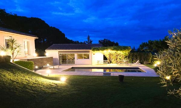 Villa d'architecte  6 pièce(s) 230 m2