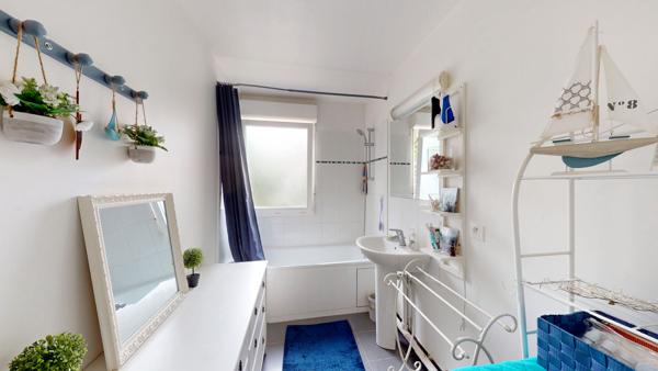 Bel appartement rez de jardin de 60m² et 2 places de parking à 10 minutes à pied de la gare de MANTES LA JOLIE