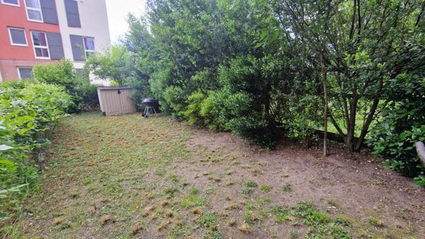 Bel appartement rez de jardin de 60m² et 2 places de parking à 10 minutes à pied de la gare de MANTES LA JOLIE