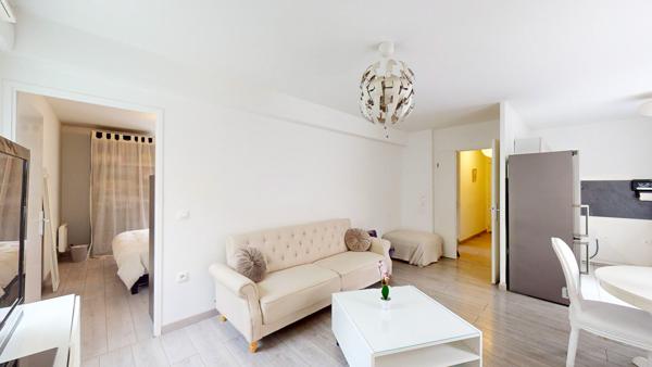 Bel appartement rez de jardin de 60m² et 2 places de parking à 10 minutes à pied de la gare de MANTES LA JOLIE