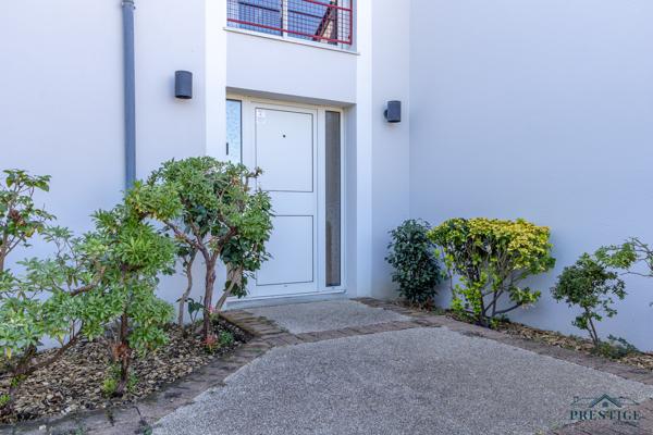 STE LUCE SUR LOIRE - MAISON D'ARCHITECTE 174 M2 - DOUBLE GARAGE - TERRAIN 852M2