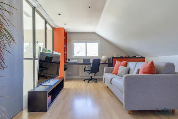 STE LUCE SUR LOIRE - MAISON D'ARCHITECTE 174 M2 - DOUBLE GARAGE - TERRAIN 852M2