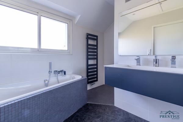 STE LUCE SUR LOIRE - MAISON D'ARCHITECTE 174 M2 - DOUBLE GARAGE - TERRAIN 852M2