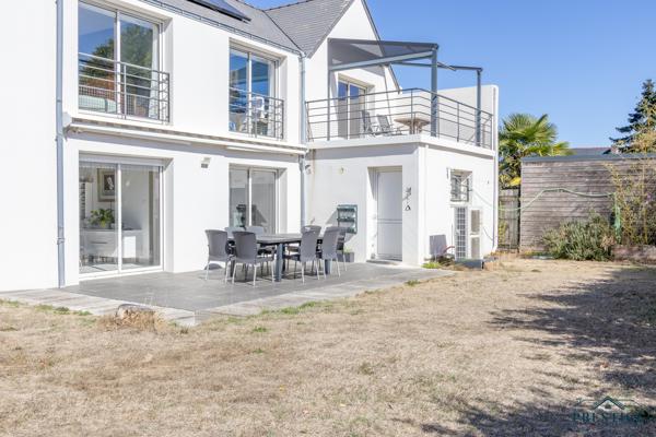 STE LUCE SUR LOIRE - MAISON D'ARCHITECTE 174 M2 - DOUBLE GARAGE - TERRAIN 852M2