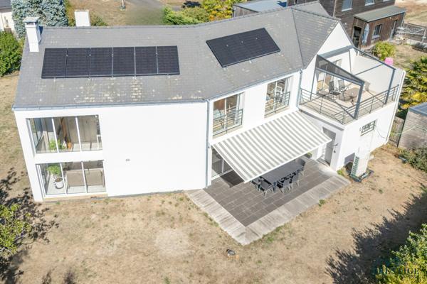 STE LUCE SUR LOIRE - MAISON D'ARCHITECTE 174 M2 - DOUBLE GARAGE - TERRAIN 852M2