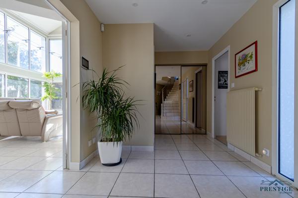 STE LUCE SUR LOIRE - MAISON D'ARCHITECTE 174 M2 - DOUBLE GARAGE - TERRAIN 852M2