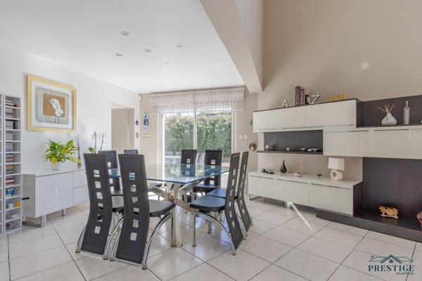 STE LUCE SUR LOIRE - MAISON D'ARCHITECTE 174 M2 - DOUBLE GARAGE - TERRAIN 852M2
