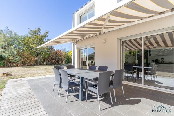STE LUCE SUR LOIRE - MAISON D'ARCHITECTE 174 M2 - DOUBLE GARAGE - TERRAIN 852M2