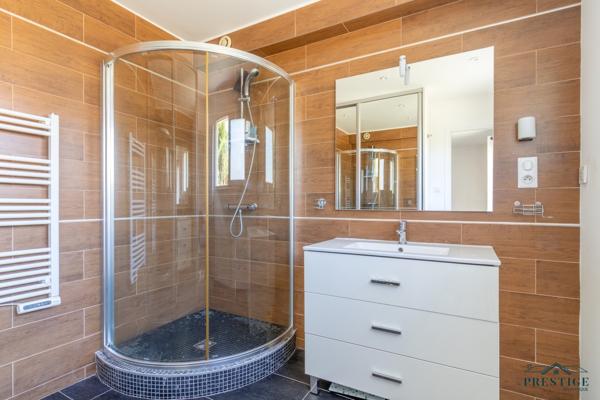 STE LUCE SUR LOIRE - MAISON D'ARCHITECTE 174 M2 - DOUBLE GARAGE - TERRAIN 852M2