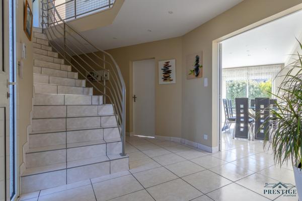 STE LUCE SUR LOIRE - MAISON D'ARCHITECTE 174 M2 - DOUBLE GARAGE - TERRAIN 852M2